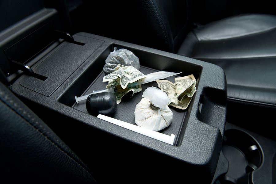 "பகலில் சொகுசு கார்; உள்ளே போதைப்பொருள்!" - முல்லைத்தீவில் சிக்கிய ஐஸ் வியாபாரிகள்: ரூ. 2.25 இலட்சம் பெறுமதியான போதைப்பொருள் பறிமுதல்.