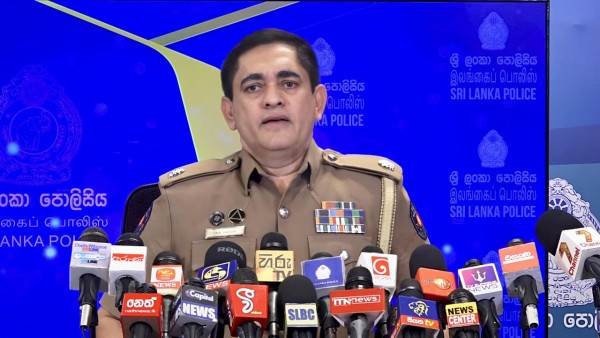 பண்டிகை காலங்களில் செல்பி பதிவுகள் தவிர்க்கவும் – வீடு திருட்டு அபாயம் குறித்து பொலிஸார் எச்சரிக்கை