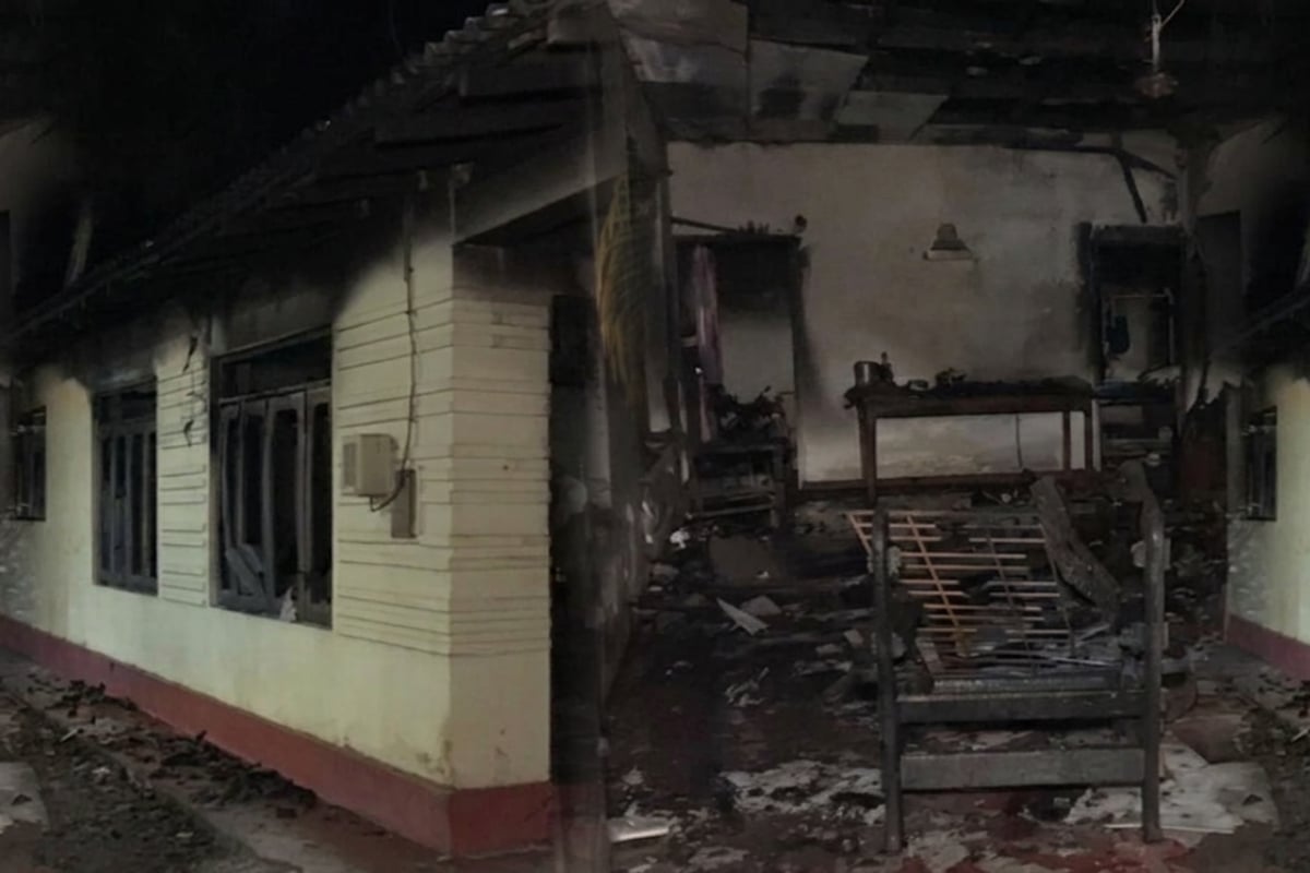 களுத்துறையில் வீட்டுக்குள் புகுந்த கும்பல் தீ வைப்பு – குடும்பத்தினர் உயிர் தப்பினர்