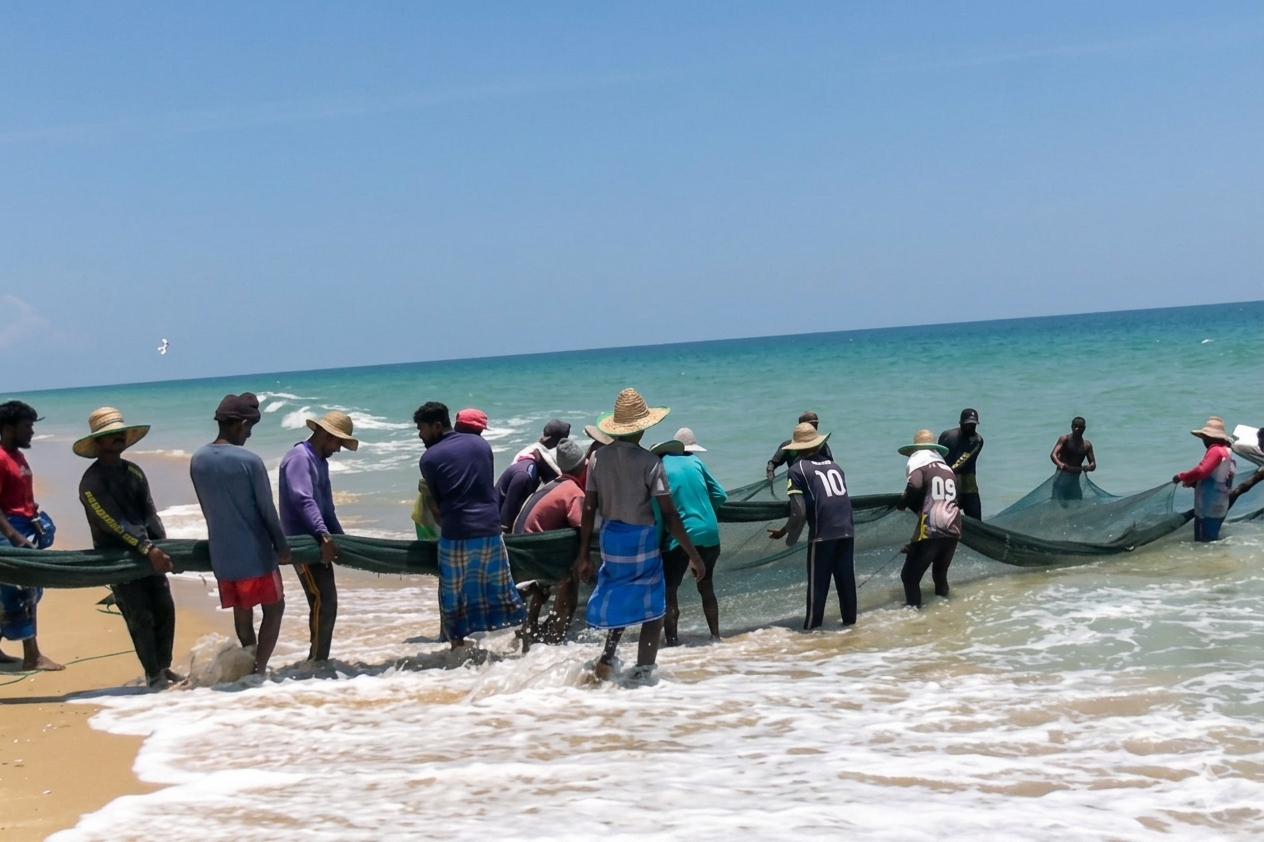 யாழ்ப்பாணத்தில் உழவு இயந்திரத்துடன் கடற்றொழிலாளர்கள் கைது சட்டவிரோத மீன்பிடி நடவடிக்கையில் கடற்படை அதிரடி!