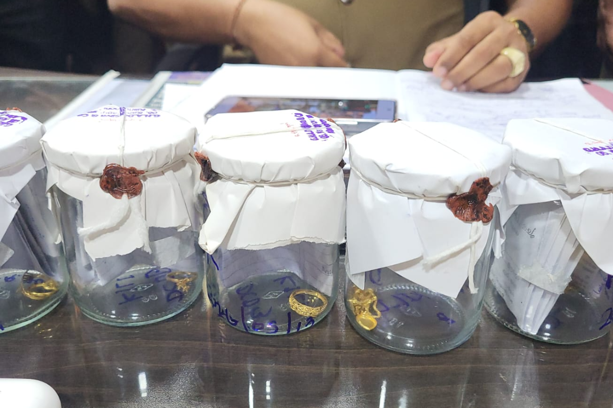 கிளிநொச்சியில் வீடுகளுக்குள் புகுந்து திருடிய இளம் தம்பதி கைது ; 09 வீடுகளில் அரங்கேறிய அதிர்ச்சி சம்பவம்