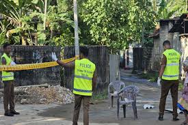 யாழ். நெல்லியடி பேருந்து நிலையத்தில் இளைஞர் மீது கொடூர வாள்வெட்டு தாக்குதல்