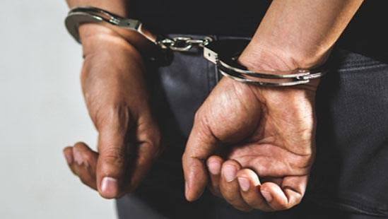 மதுபோதையில் வைத்தியசாலையில் அட்டகாசம்; பாதுகாப்பு அதிகாரிகள் மீது தாக்குதல் நடத்திய இருவர் கைது!