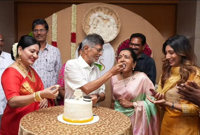 குடும்பத்தினருடன் பிறந்தநாளை கொண்டாடிய இயக்குநர் எஸ்.ஏ. சந்திரசேகர்: புகைப்படங்கள் வைரல்