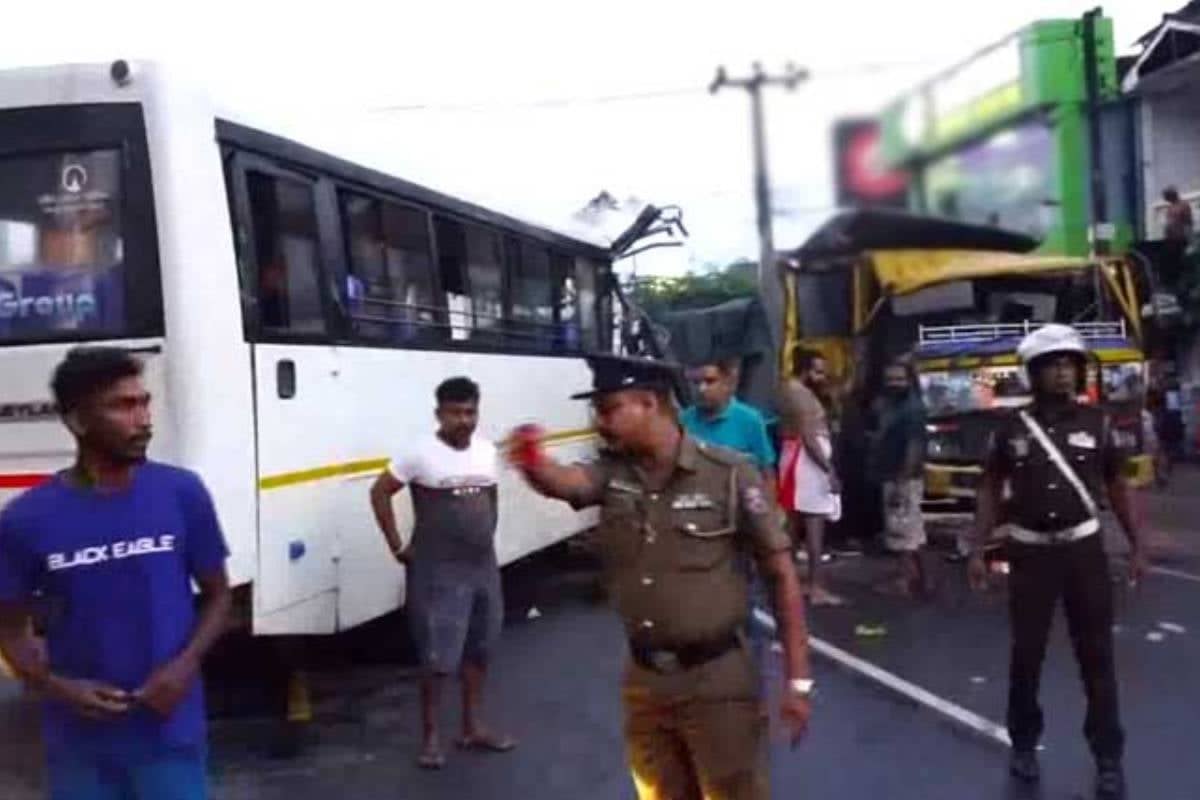 அத்துருகிரியையில் பேருந்து – டிப்பர் மோதிய விபத்து: 20 பேர் காயம், நீண்ட மீட்பு நடவடிக்கையின் பின் சாரதி காப்பாற்றப்பட்டார்