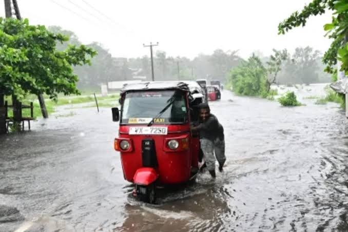 நாட்டில் வெள்ள அபாய நிலை நீங்கியது; ஆறுகளின் நீர்மட்டம் தொடர்ந்து கண்காணிப்பு