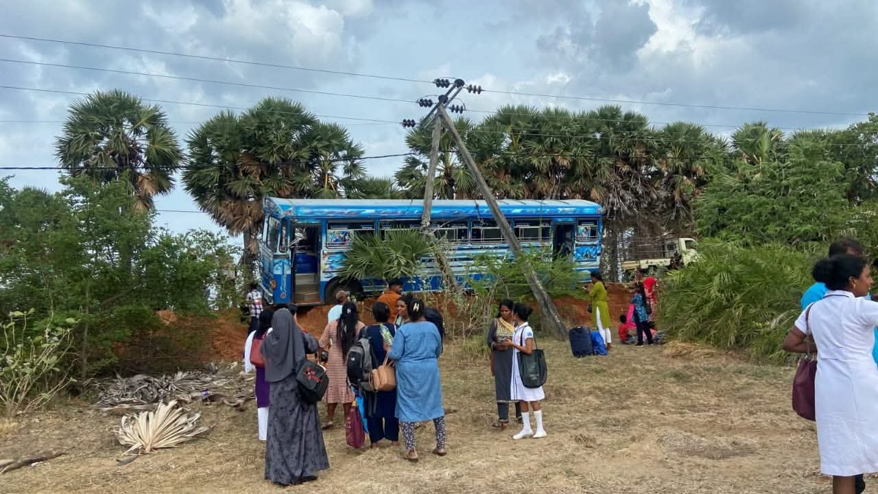 மட்டக்களப்பில் பேருந்து விபத்து!
