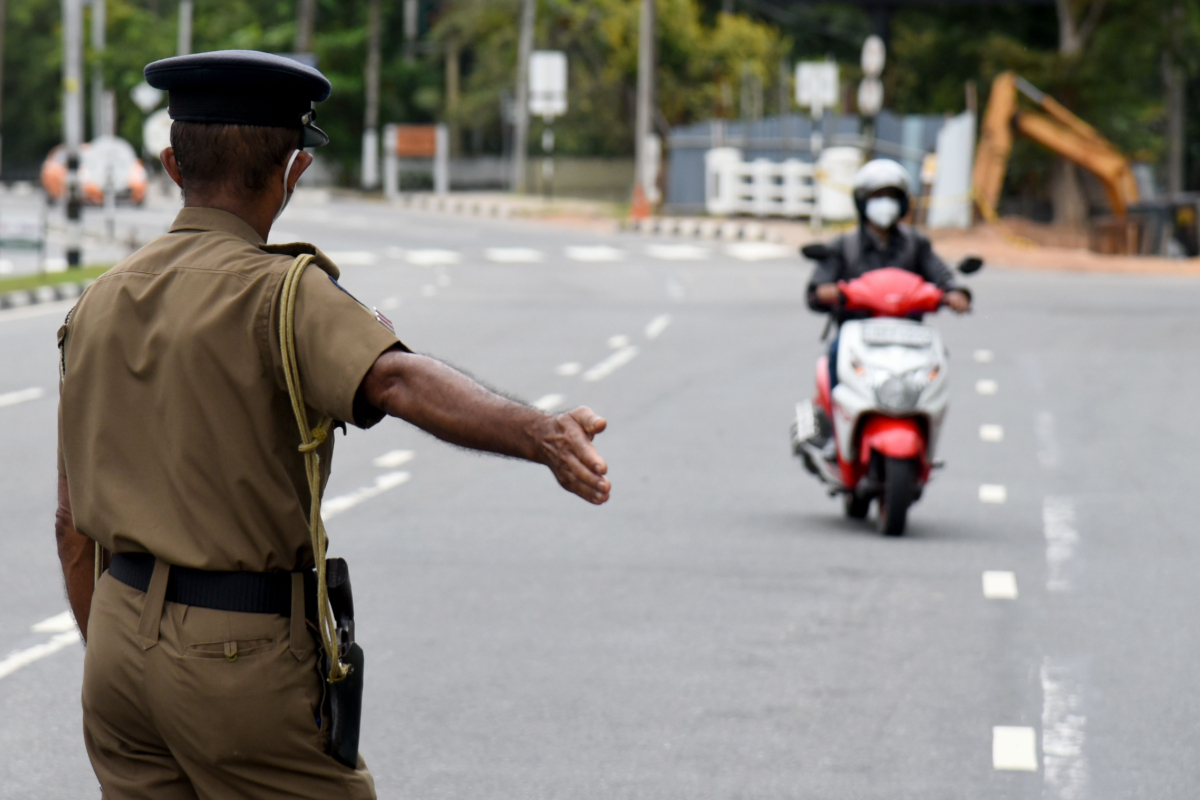 மாவனல்லையில் வான் - டிப்பர் லொறி நேருக்கு நேர் மோதி விபத்து: நால்வர் வைத்தியசாலையில்