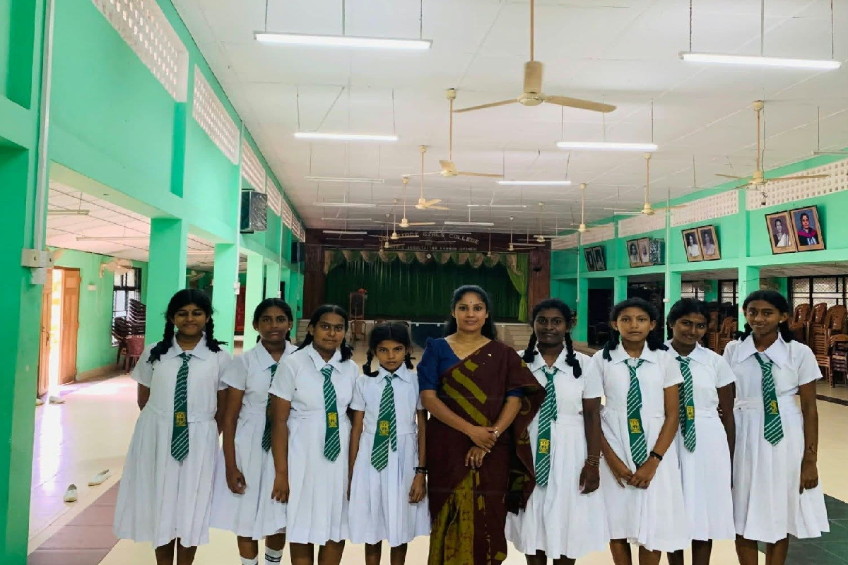 சிங்கள மொழிப் போட்டிகளில் யா/உடுப்பிட்டி மகளிர் கல்லூரி மாணவிகள் சாதனை!
