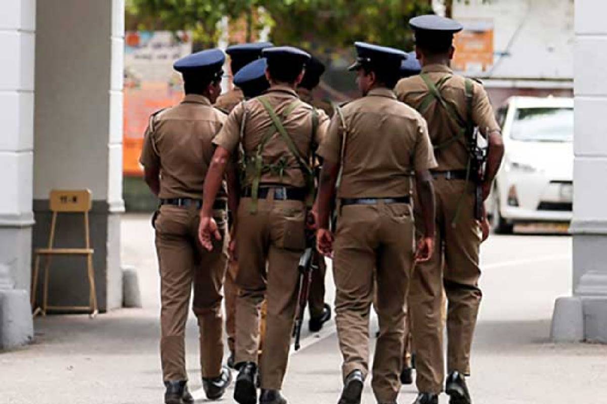வவுனியாவில் போக்குவரத்து விதிமுறைகளை மீறி மாணவர்கள் நடத்திய வாகனப் பேரணி: பலருக்கு எதிராக வழக்குத் தாக்கல்