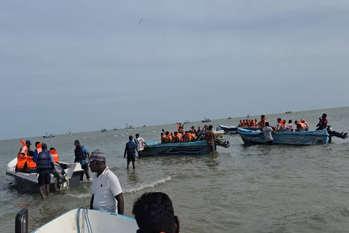 ராமர் பாலத்துடன் தொடர்புடைய வது மணல் திட்டை நோக்கி படகு சேவை