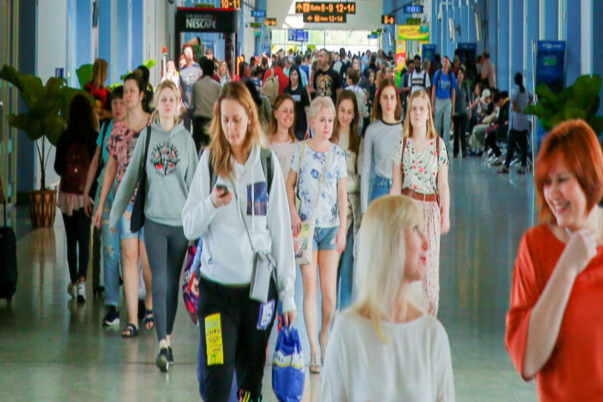 இலங்கை வந்த வெளிநாட்டு சுற்றுலாப் பயணிகளின் எண்ணிக்கையில் வீழ்ச்சி
