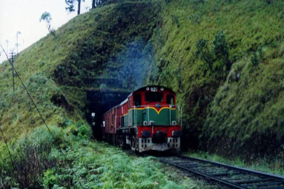 மீண்டும் மலையக ரயில் போக்குவரத்து பாதிப்பு
