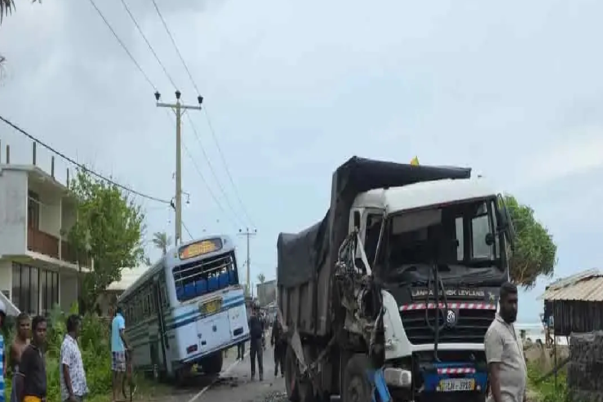 டிப்பர் - பேருந்து நேருக்கு நேர் மோதி விபத்து ; பேர் காயம்